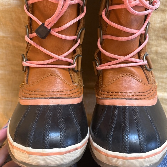 Sorel kids Joan of Arctic Boots - Picture 6 of 17